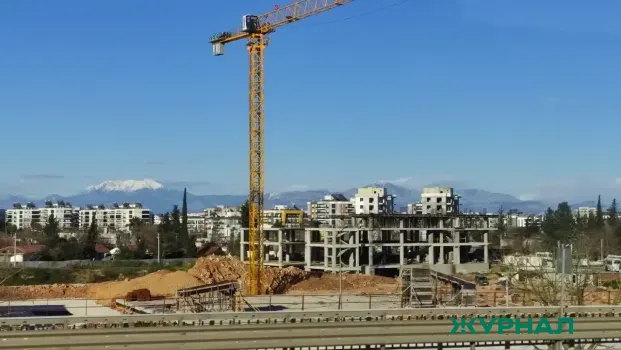 На стройке в Дюртюлях балка упала на рабочих, один погиб, другой ранен